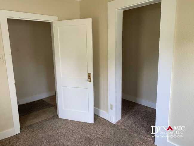 Building Photo - 4+ Bedroom, 2 Bath House By Augustana and USF