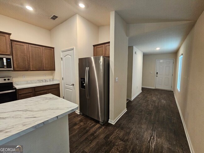 Building Photo - 137 Teakwood Dr