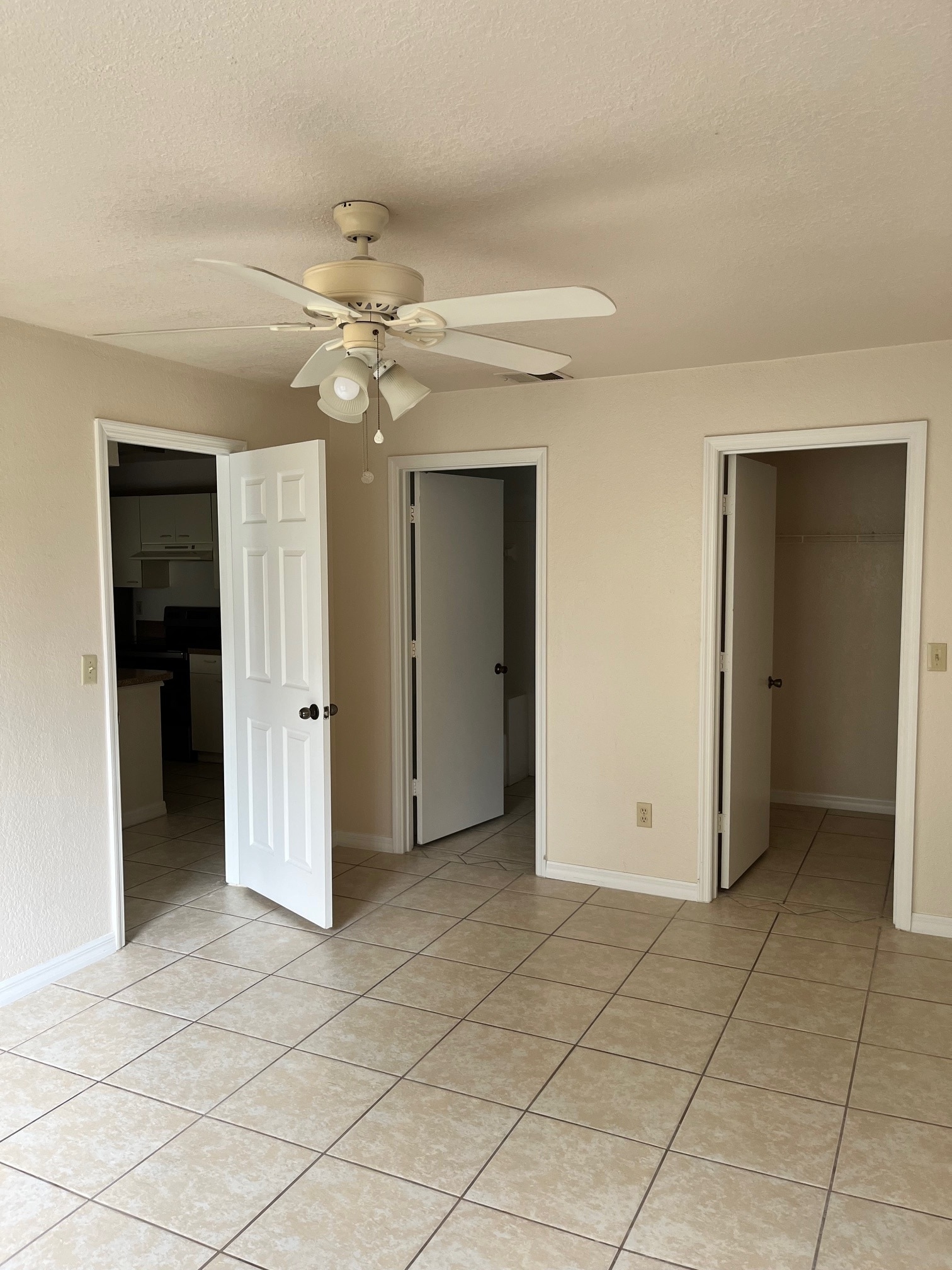 Building Photo - 2550 N Alafaya Trl