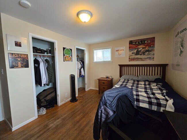 Building Photo - Preleasing Spacious 5-Bedroom Home with Finished Basement, Large Backyard & Attached Garage