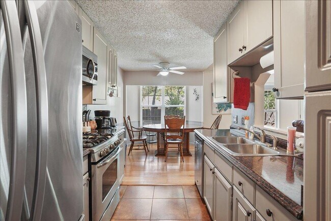 Building Photo - 4611 Cedargrove Dr