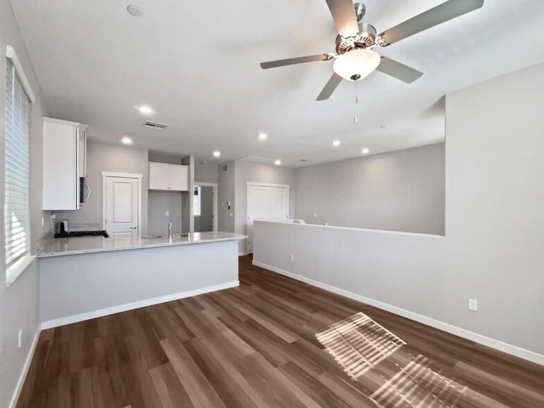 Building Photo - 4074 Southampton St