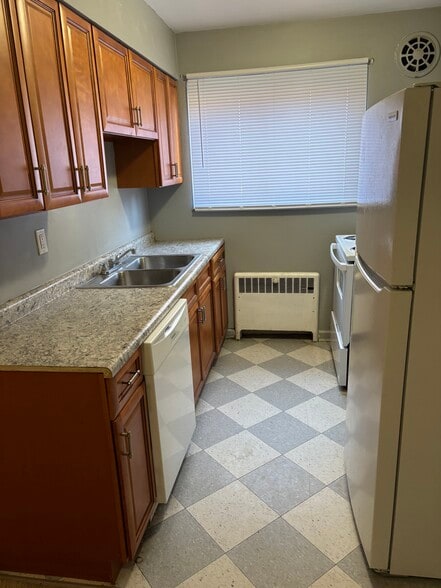 Building Photo - 1119 Amsterdam Rd