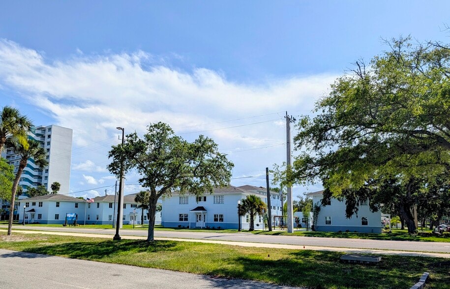 Building Photo - 500 S Beach St