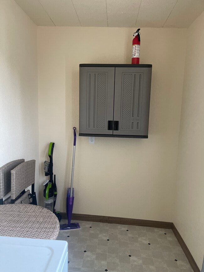 Building Photo - Rustic Farmhouse