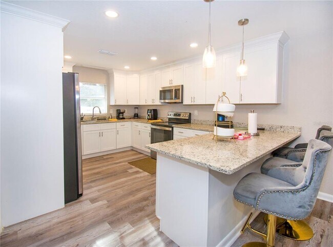 Building Photo - 1504 Hallam Dr
