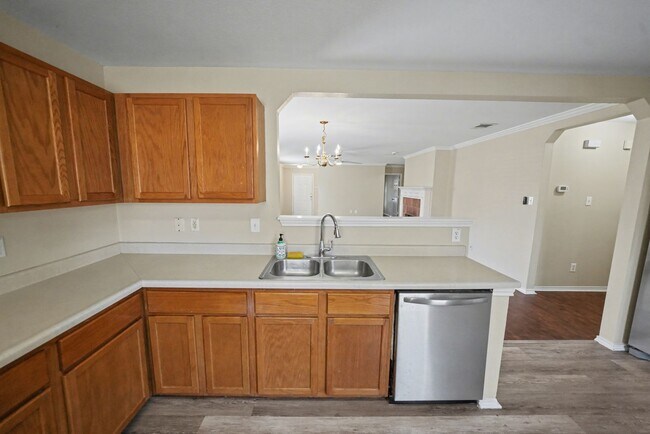 Building Photo - Charming Single-Story in Cibolo - Realtor Commission: $500