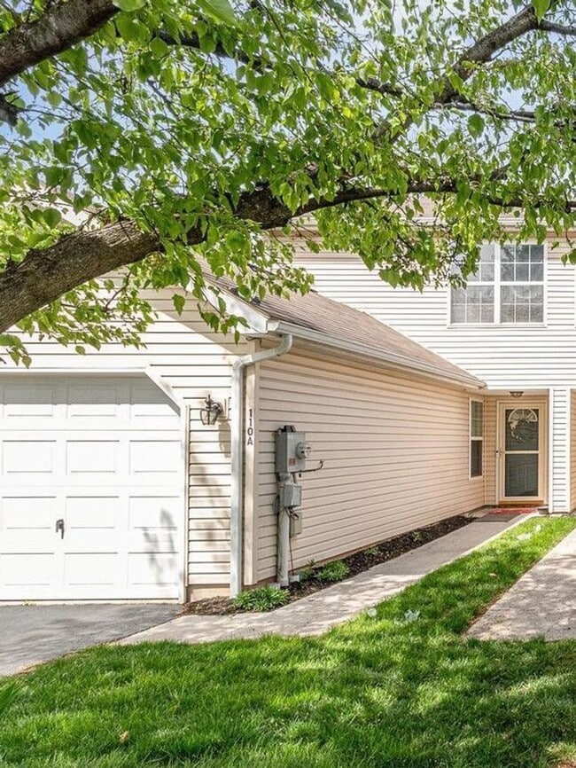 Building Photo - Modern 2 Bedroom, 1.5 Bath Townhome in New Cumberland, PA!