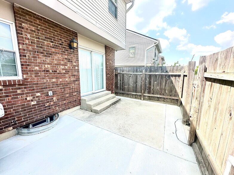 Building Photo - 7614 Pons Ln