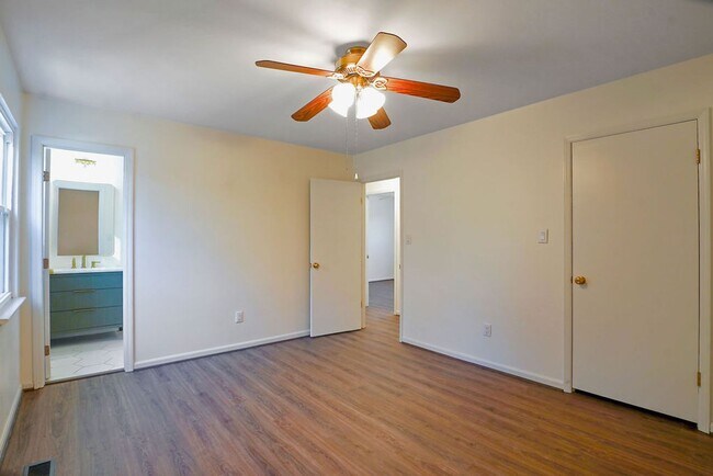 Building Photo - 908 Ryecroft Rd