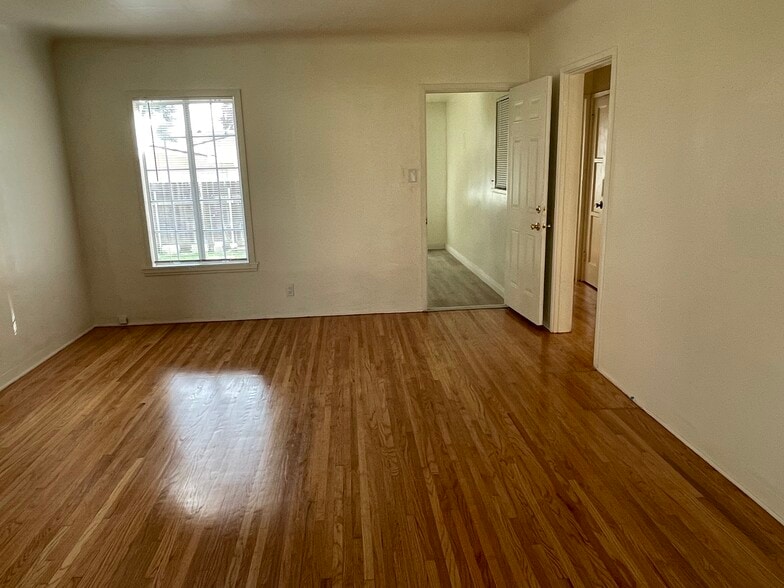 Building Photo - 10540 Daines Dr