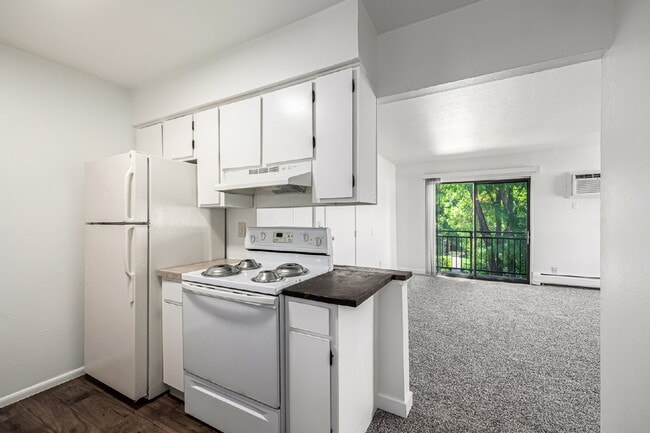 Building Photo - Freshly updated Two bed one bath for rent