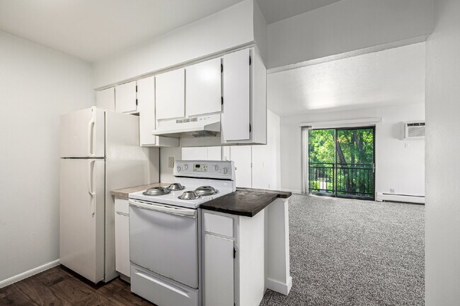 Building Photo - Freshly updated Two bed one bath for rent  New attractive price