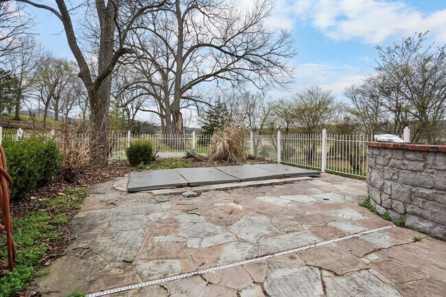 Building Photo - 251 Cheatham Springs Rd