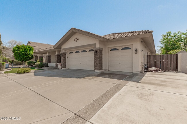 Building Photo - 1687 E Carob Dr
