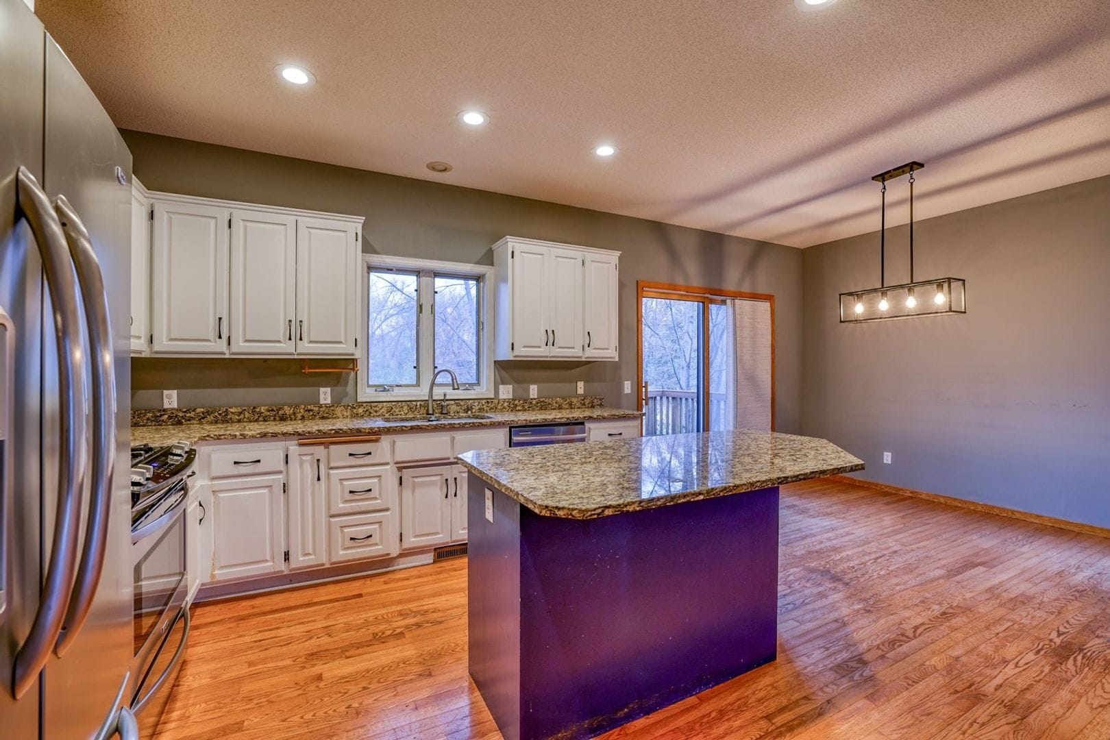 Building Photo - 7123 Yorktown Ln N