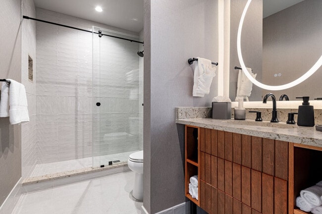 Building Photo - 1011 Canal St