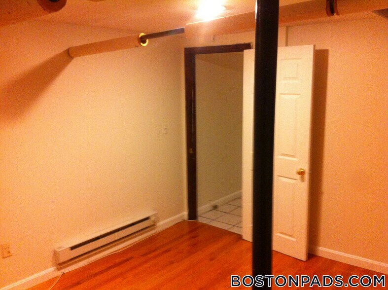 Building Photo - 171 Hemenway St