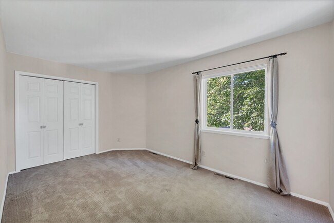 Building Photo - 2960 Shady Holw W