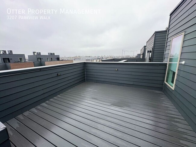 Building Photo - 3207 Parkview Walk