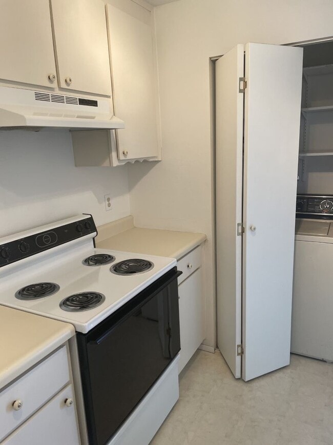 Building Photo - Amazing 2 Bedroom Available in Sought After East Wenatchee!