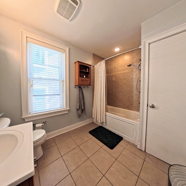 Building Photo - 142 Athens St