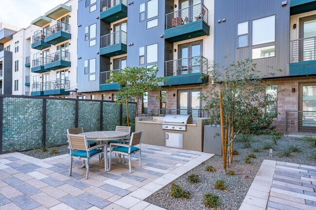 Building Photo - 555 N College Ave