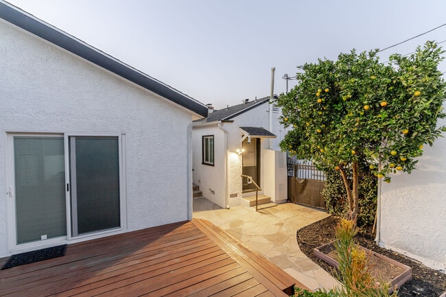 Building Photo - 640 E Valencia Ave