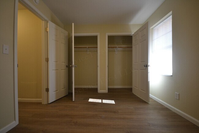 Building Photo - Northwood Hills 8 plex