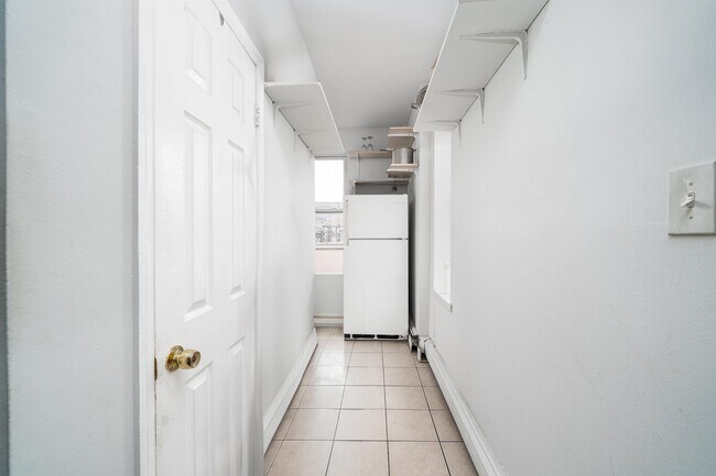 Building Photo - 401 Adams St