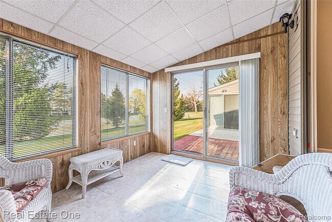 Building Photo - 61960 Arlington 116 3