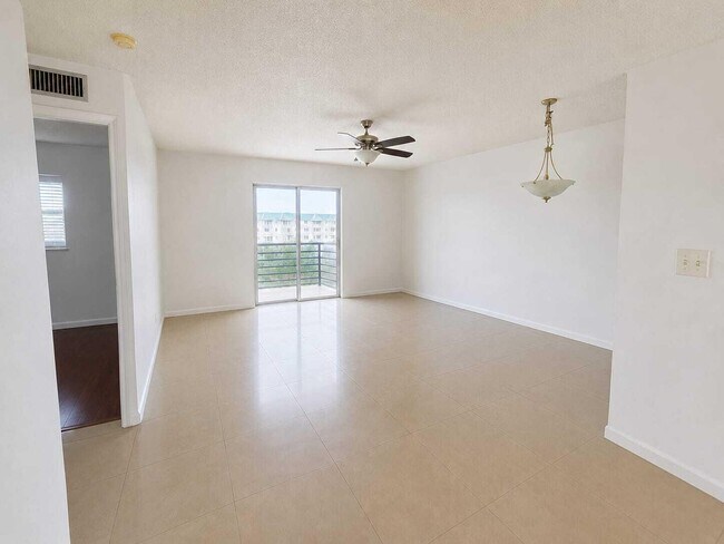 Building Photo - 4750 NW 22nd Ct