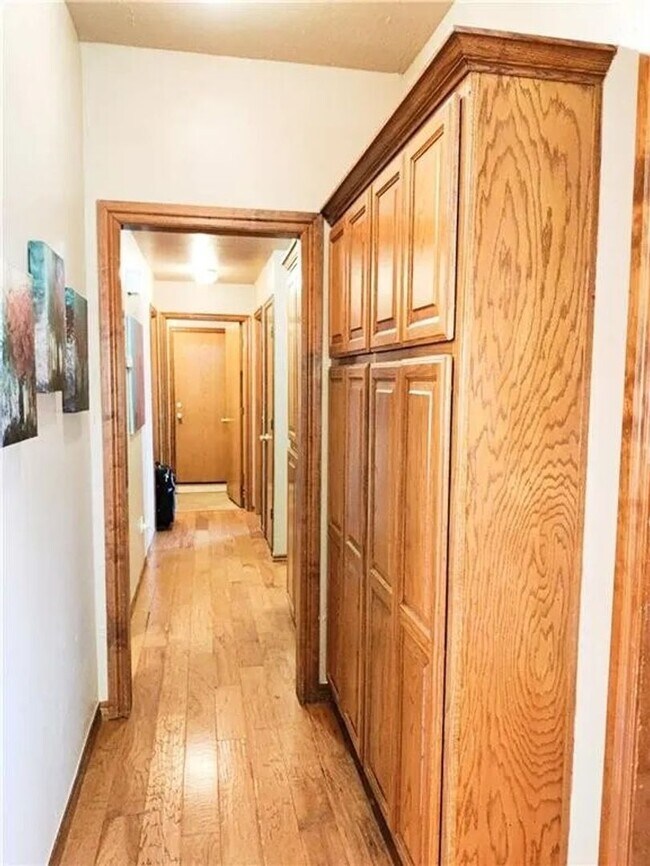Building Photo - Spacious Home - Storm Shelter - Edmond Sch...