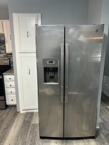 Building Photo - 228 Elmwood Dr