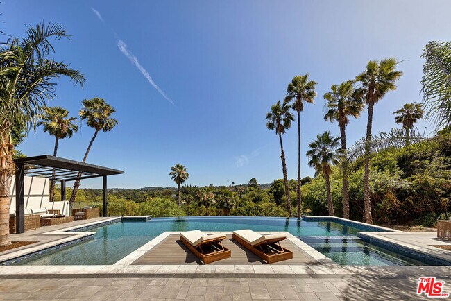 Building Photo - 16838 Oak View Dr