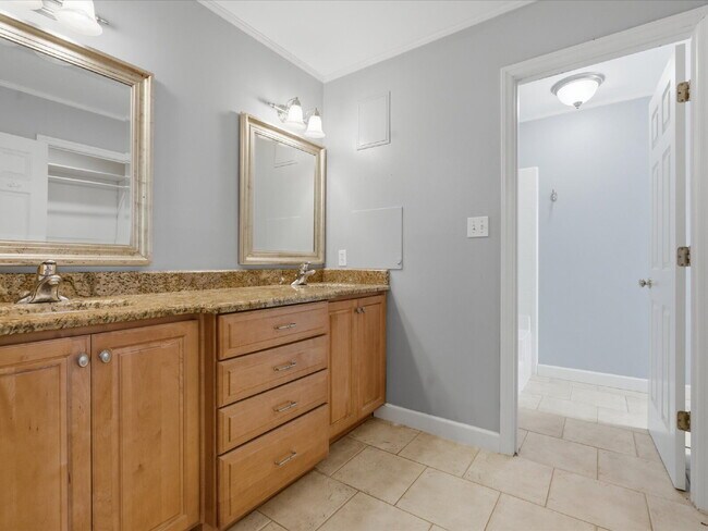 Building Photo - 9437 Fairmead Dr