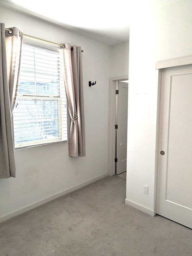 Building Photo - Gem in North Land Park...!!