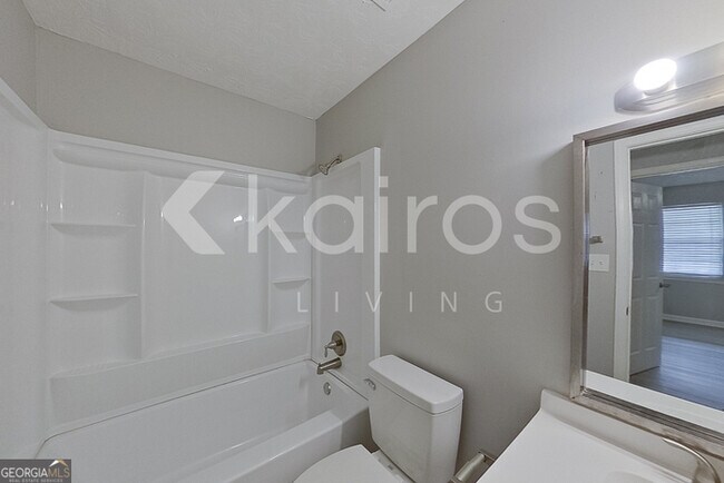 Building Photo - 320 Deer Park Dr
