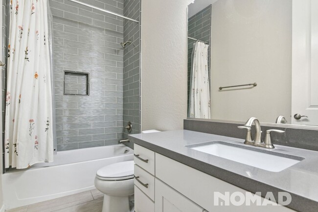 Building Photo - Stunning 3BR Townhouse in North Scottsdale