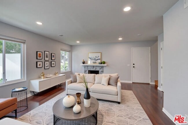 Building Photo - 1275 Seacliff Ct