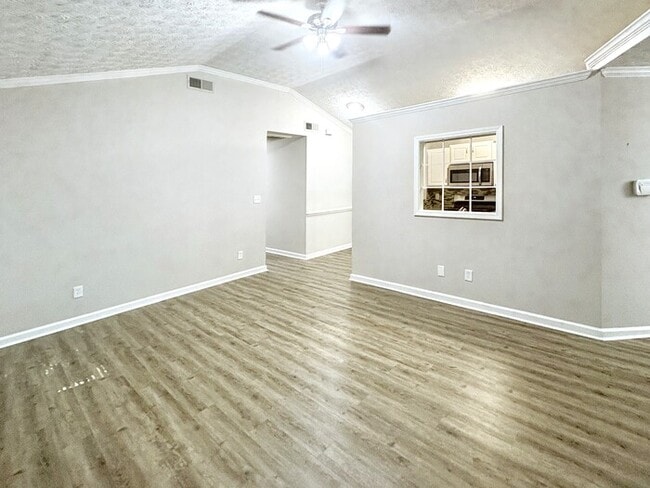 Building Photo - 145 Waters Edge Dr