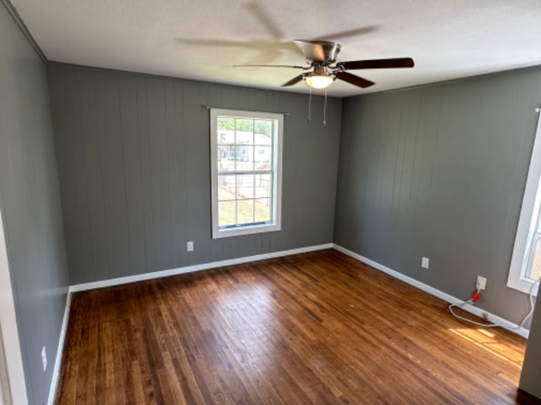 Building Photo - 205 Chambers St