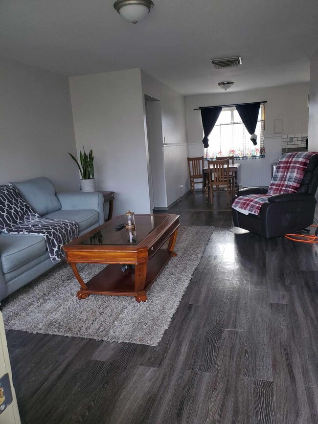 Building Photo - 217 S Wiggins Dr