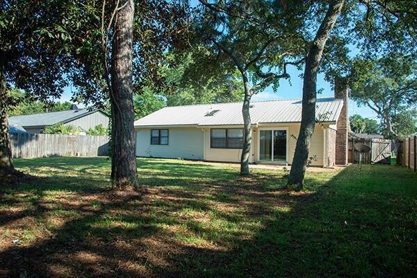 Building Photo - 127 Newcastle Cir
