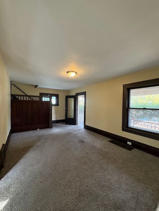 Building Photo - Three bedroom one bathroom home for rent