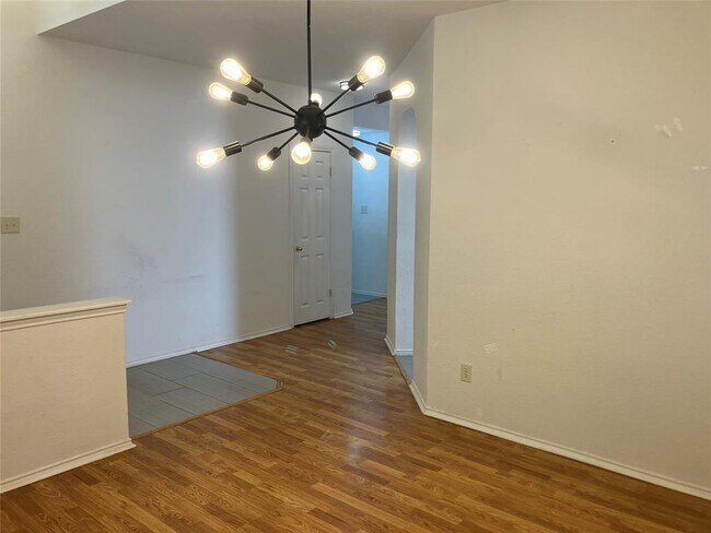 Building Photo - 1209 Wood Creek Dr