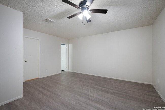 Building Photo - 15414 Legend Springs Dr