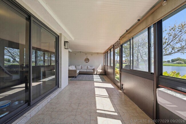Building Photo - 11014 SW 15th Manor