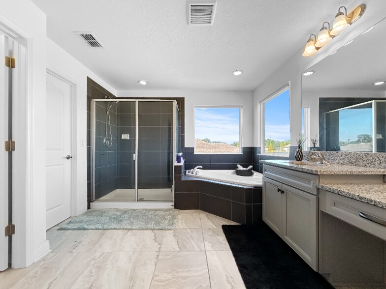 Building Photo - 9714 Provencal Ave