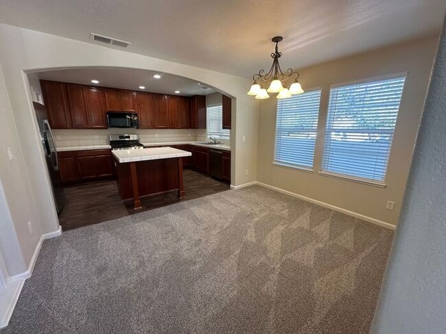 Building Photo - 1606 Lone Oak Trail